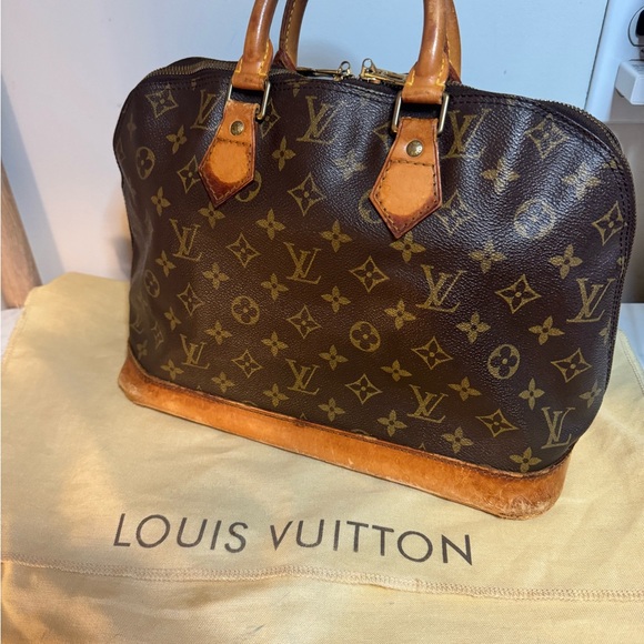 Louis Vuitton Brown Monogram Handbag - Picture 3 of 16